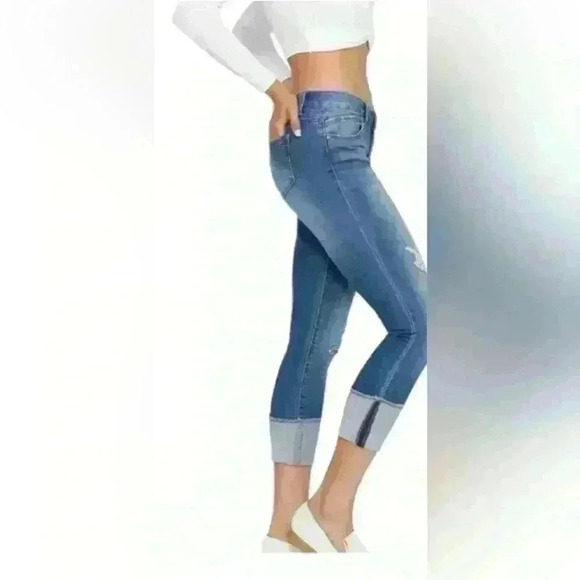 1822 The “Taylor” Jeans, Women’s Size 6, Distressed 3.5” cuffed, dark wash NWOT - Picture 4 of 16